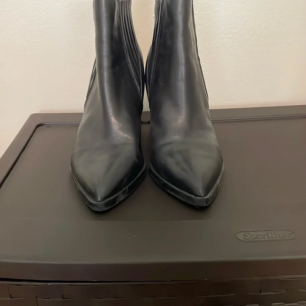Marc Fisher chic black